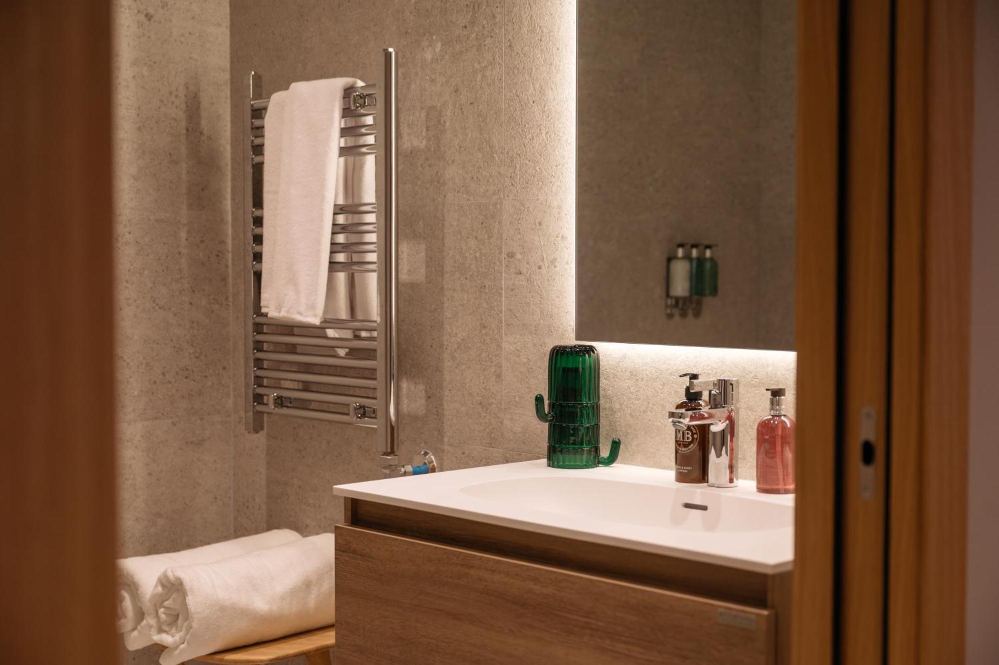 Apartamento Isard Residences By Leo *