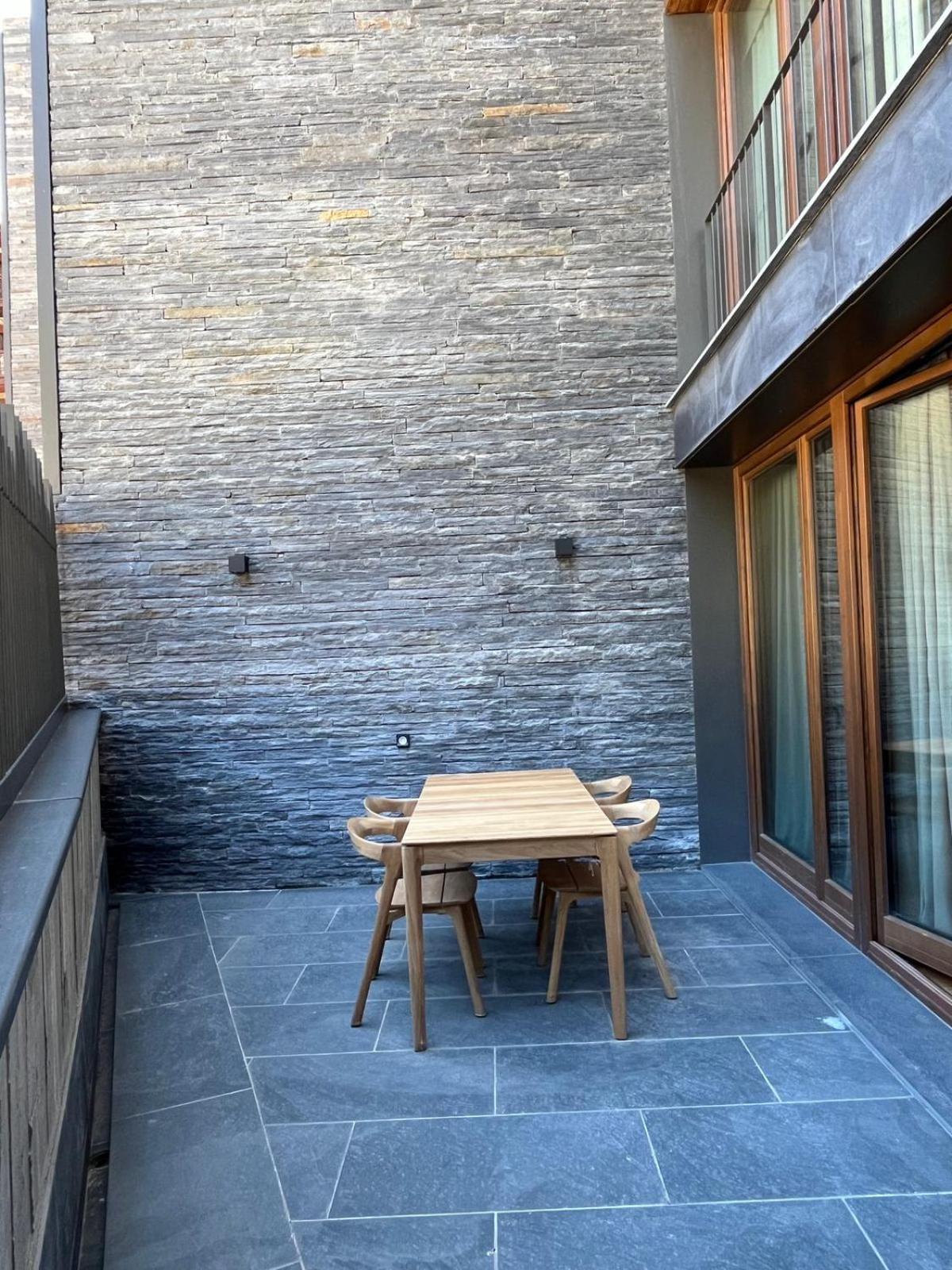 Isard Residences By Leo Apartamento *