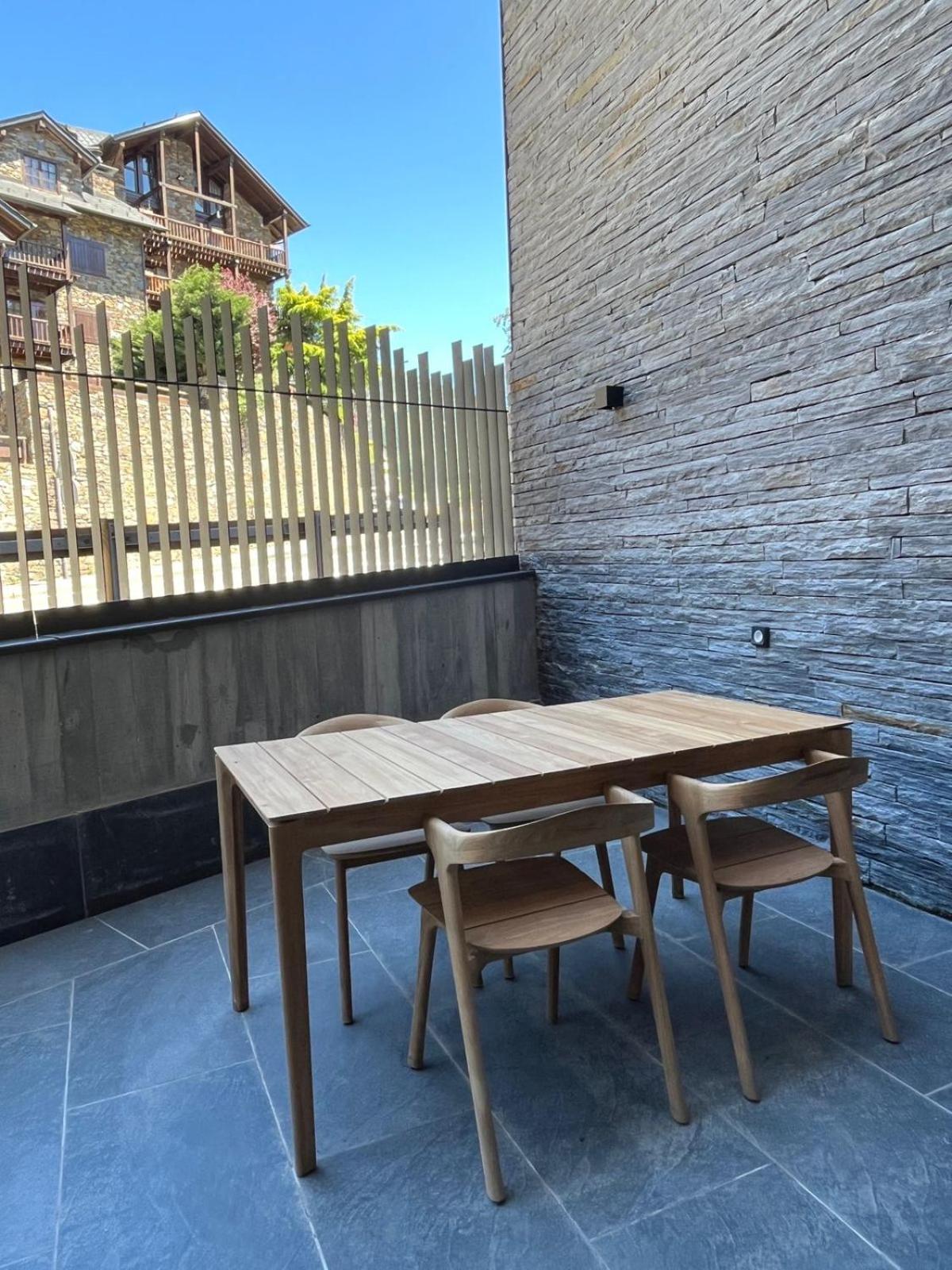Apartamento Isard Residences By Leo *